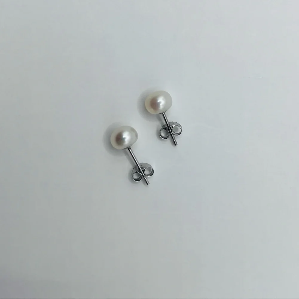 South Sea Pearl Button Earrings - Picture 3 of 4